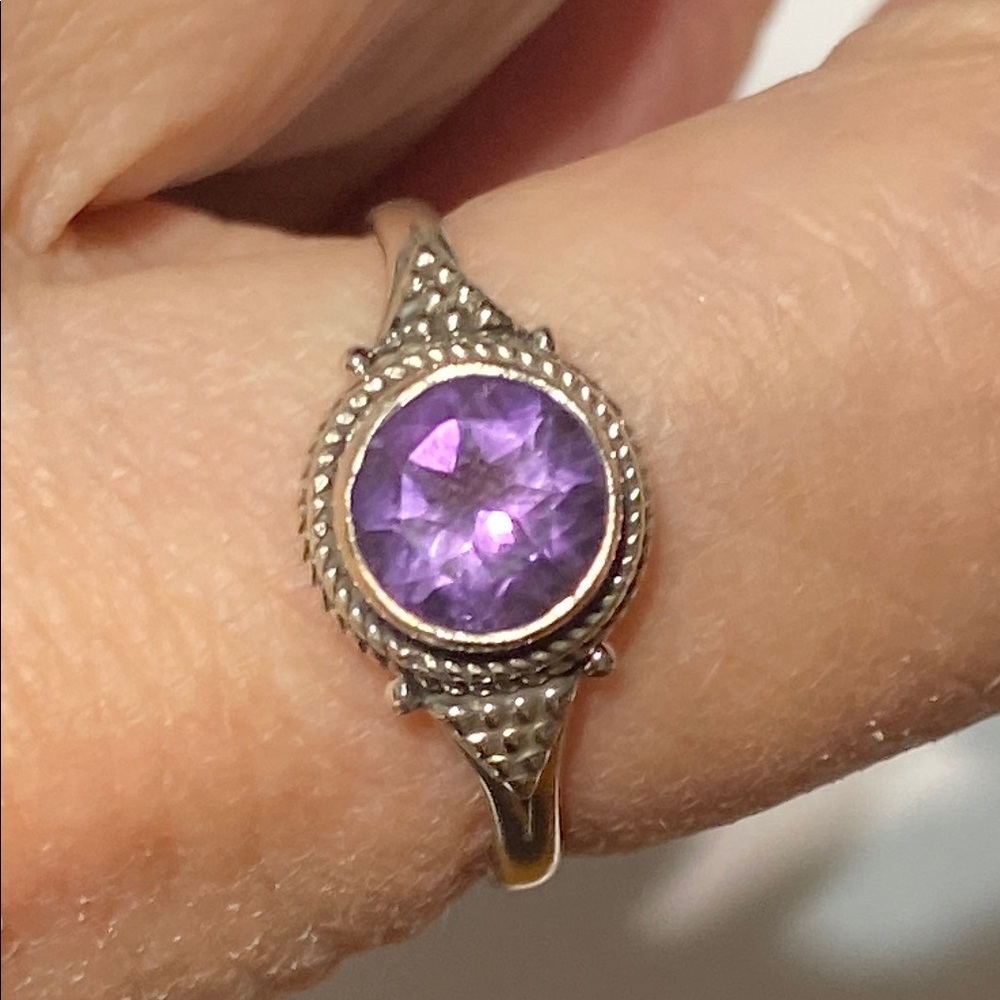 925 silver facated round amethyst stone ring size 8 1/2.